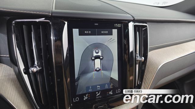 Volvo XC60 2018 — photo 14