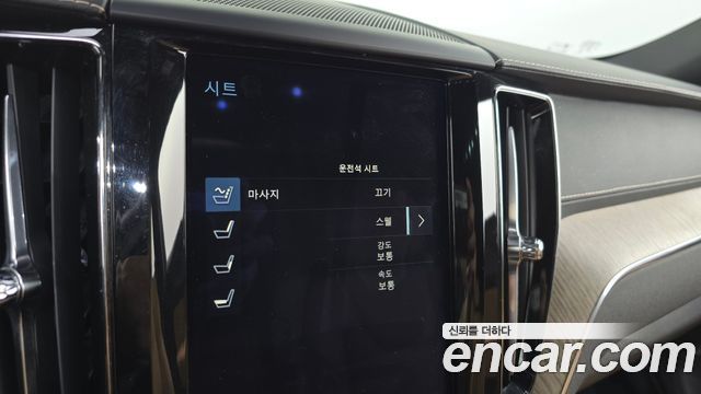 Volvo XC60 2018 — photo 16