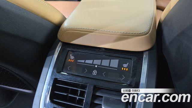 Volvo XC60 2018 — photo 20