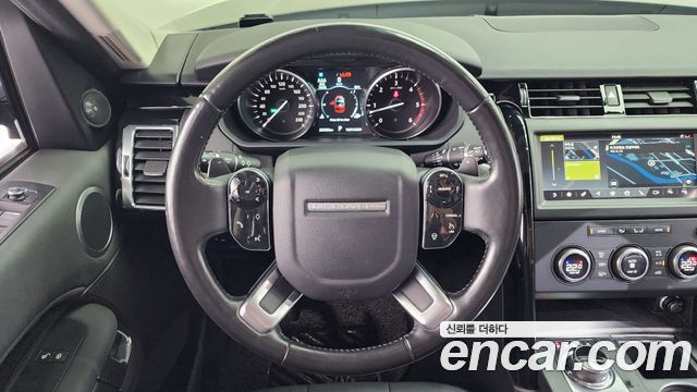 Land Rover Discovery 2019 — photo 14