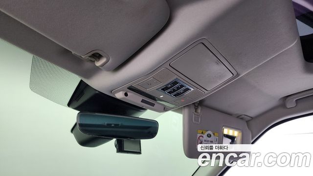 Land Rover Discovery 2019 — photo 17
