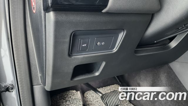 Land Rover Discovery 2019 — photo 18