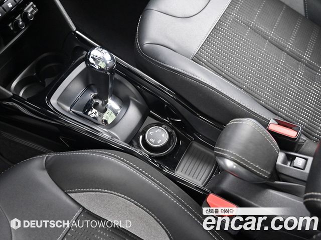 Peugeot 2008 2018 — photo 9