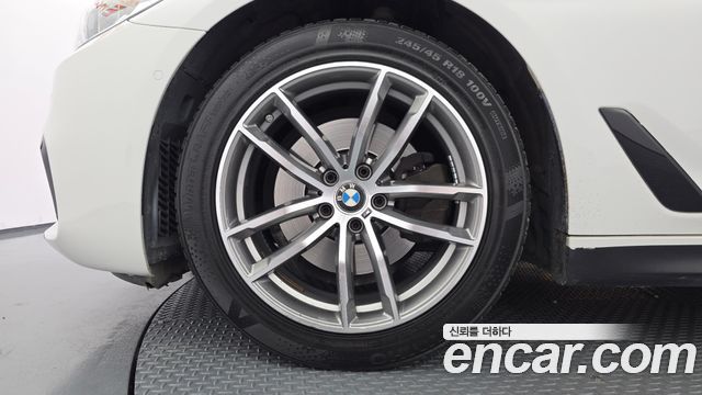 BMW 5-Series 2017 — photo 5