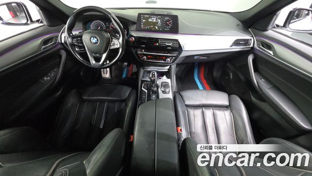 BMW 5-Series 2017 — photo 10