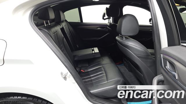 BMW 5-Series 2017 — photo 18