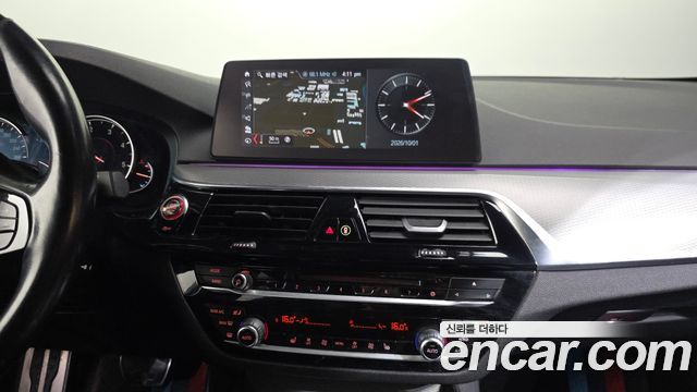 BMW 5-Series 2017 — photo 20