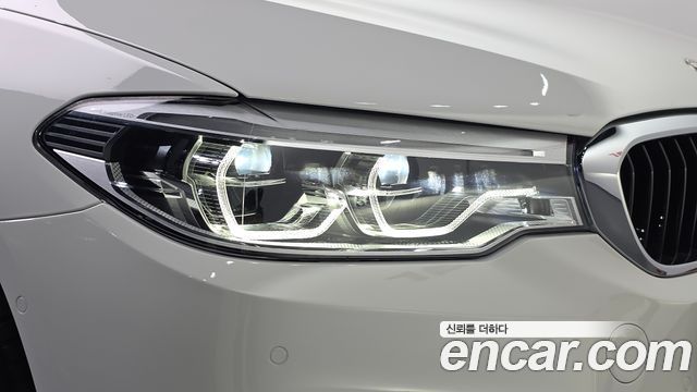 BMW 5-Series 2017 — photo 8