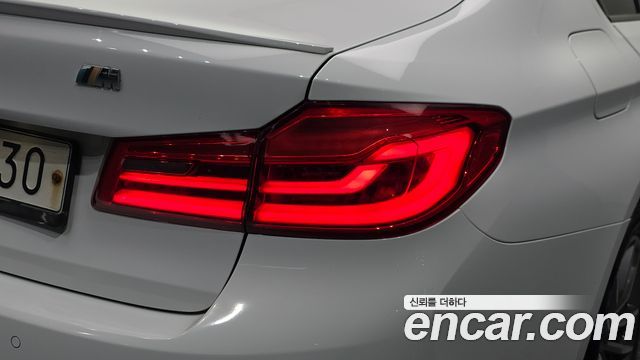 BMW 5-Series 2017 — photo 9