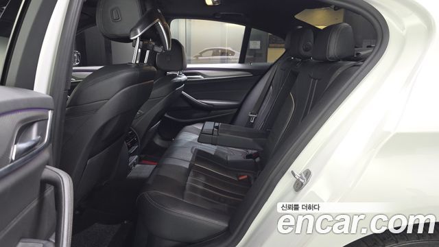 BMW 5-Series 2017 — photo 16