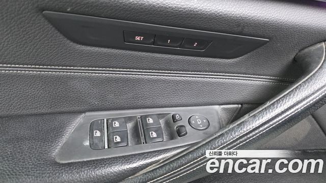 BMW 5-Series 2017 — photo 27
