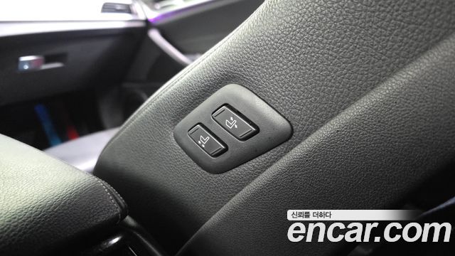 BMW 5-Series 2017 — photo 28