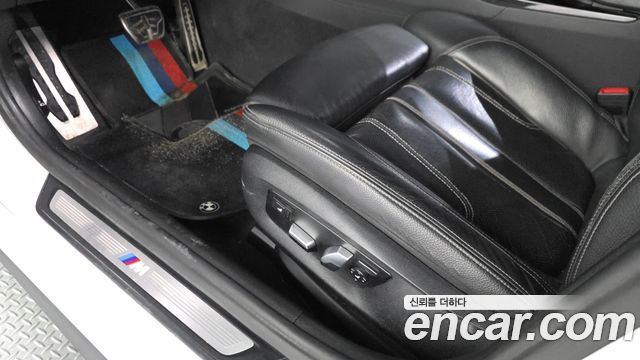 BMW 5-Series 2017 — photo 32