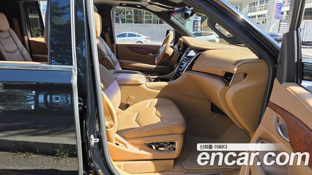 Cadillac Escalade 2017 — photo 11