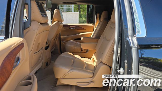 Cadillac Escalade 2017 — photo 12