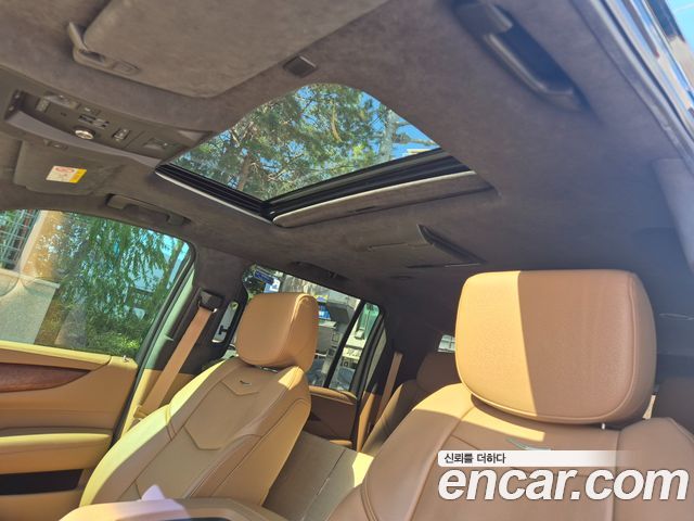 Cadillac Escalade 2017 — photo 18