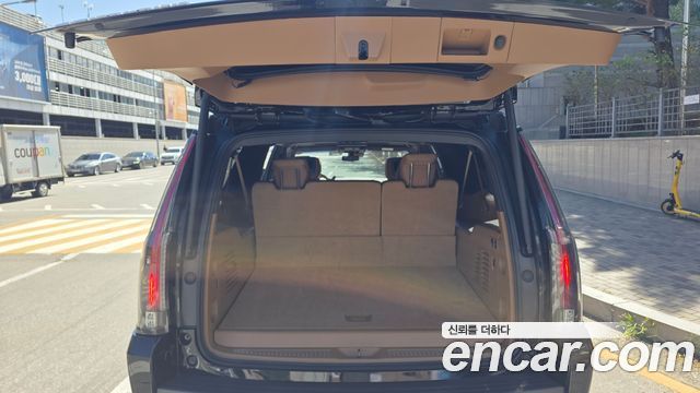 Cadillac Escalade 2017 — photo 19