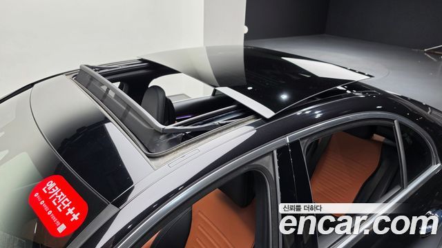 Mercedes-Benz C-Class 2023 — photo 25