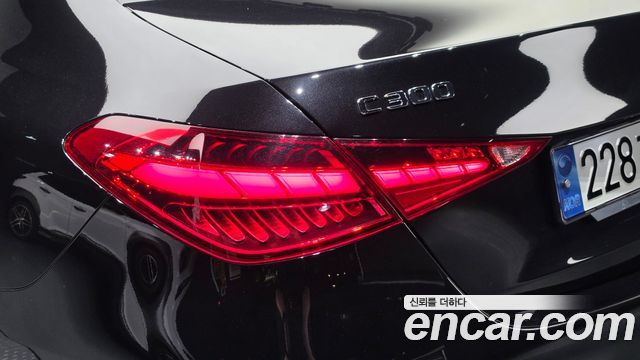 Mercedes-Benz C-Class 2023 — photo 9