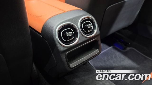 Mercedes-Benz C-Class 2023 — photo 30