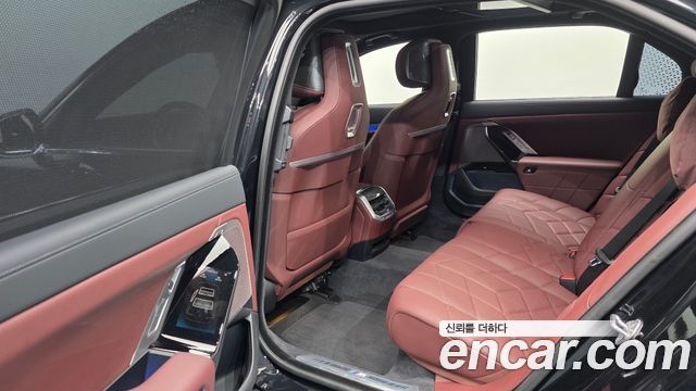 BMW 7-Series 2024 — photo 18