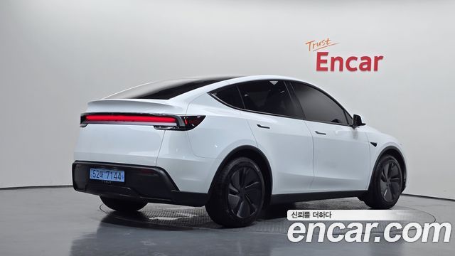 Tesla Model Y 2026 — photo 2
