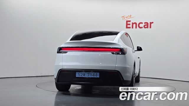 Tesla Model Y 2026 — photo 4