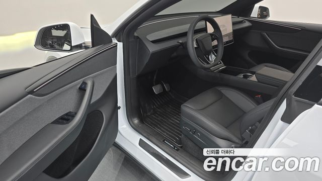Tesla Model Y 2026 — photo 13