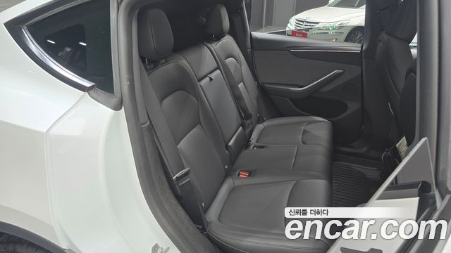 Tesla Model Y 2026 — photo 18