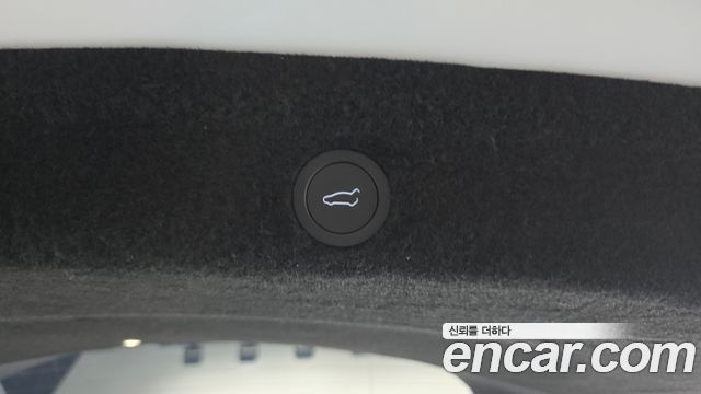 Tesla Model Y 2026 — photo 25