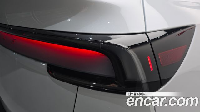 Tesla Model Y 2026 — photo 9