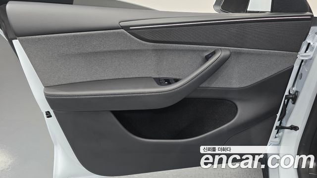 Tesla Model Y 2026 — photo 14