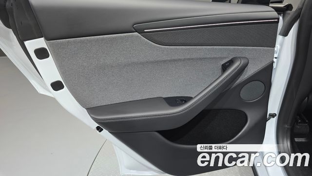 Tesla Model Y 2026 — photo 15