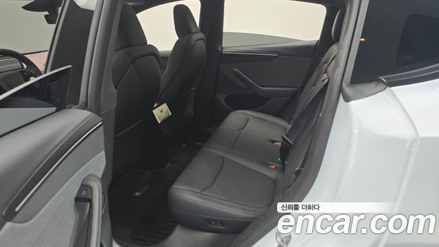 Tesla Model Y 2026 — photo 16