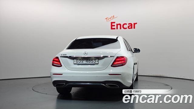 Mercedes-Benz E-Class 2019 — photo 4
