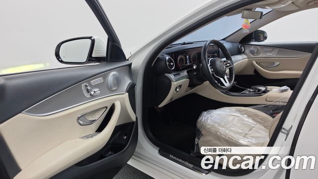 Mercedes-Benz E-Class 2019 — photo 13