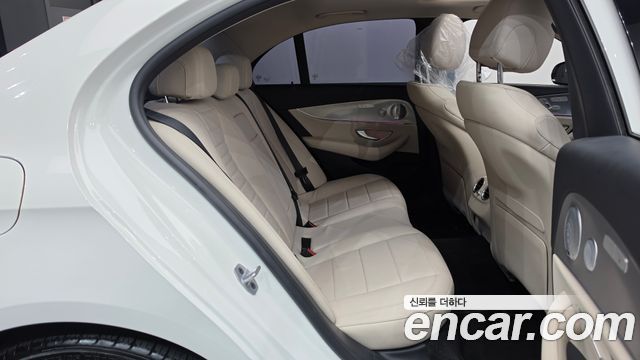 Mercedes-Benz E-Class 2019 — photo 17