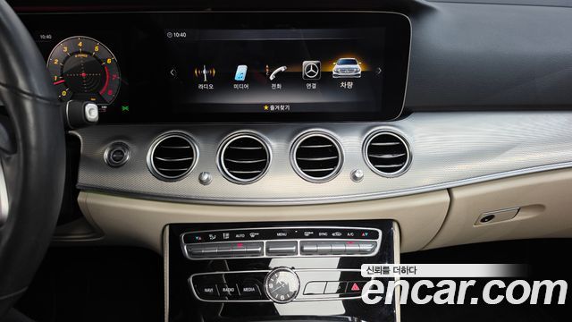 Mercedes-Benz E-Class 2019 — photo 18