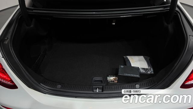 Mercedes-Benz E-Class 2019 — photo 26