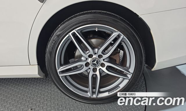 Mercedes-Benz E-Class 2019 — photo 7