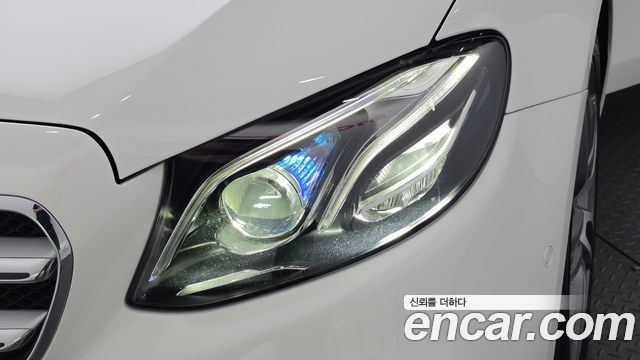 Mercedes-Benz E-Class 2019 — photo 8