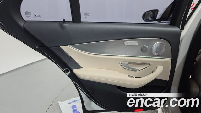 Mercedes-Benz E-Class 2019 — photo 15