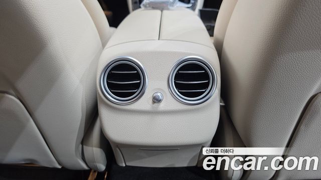 Mercedes-Benz E-Class 2019 — photo 37
