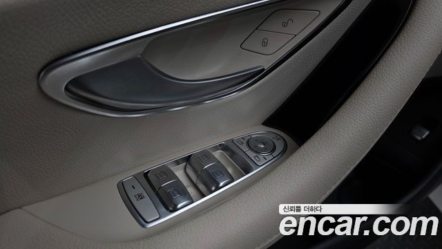 Mercedes-Benz E-Class 2019 — photo 38