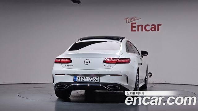 Mercedes-Benz E-Class 2022 — photo 4