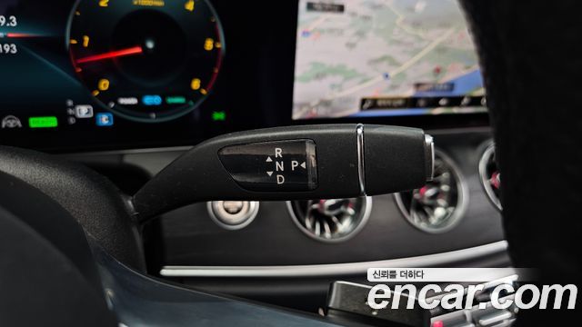 Mercedes-Benz E-Class 2022 — photo 12