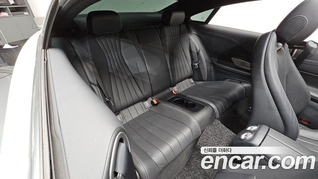 Mercedes-Benz E-Class 2022 — photo 17