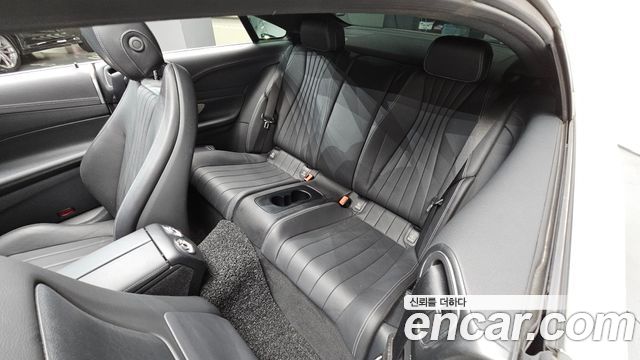 Mercedes-Benz E-Class 2022 — photo 18
