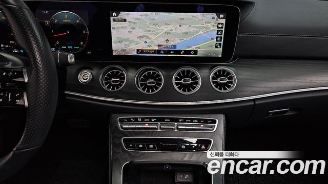 Mercedes-Benz E-Class 2022 — photo 20