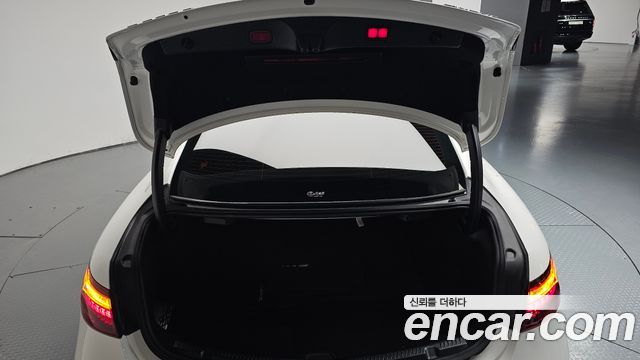Mercedes-Benz E-Class 2022 — photo 26